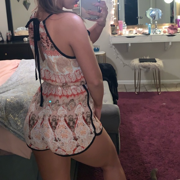 Romper - Picture 2 of 4